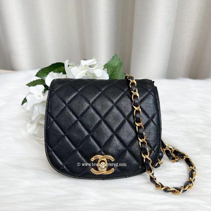 ✖️Sold✖️Chanel Vintage Small Quilted Crossbody Bag in Black