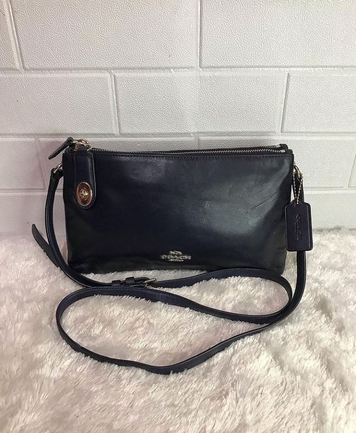 COACH MADE IN VIETNAM, Fesyen Wanita, Tas & Dompet di Carousell