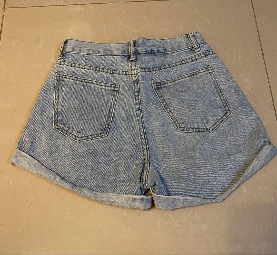 Denim Short (Category: Shorts) located in Imus. Submitted by a_bys (Listing ID 1147321306, Image 2). Description: Size 26-27.