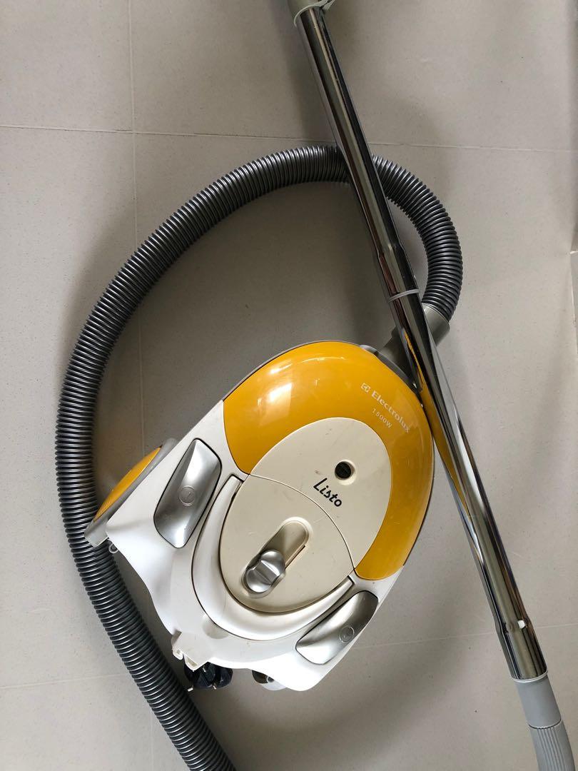 Electrolux vacuum cleaner (Not cordless), TV & Home Appliances, Vacuum