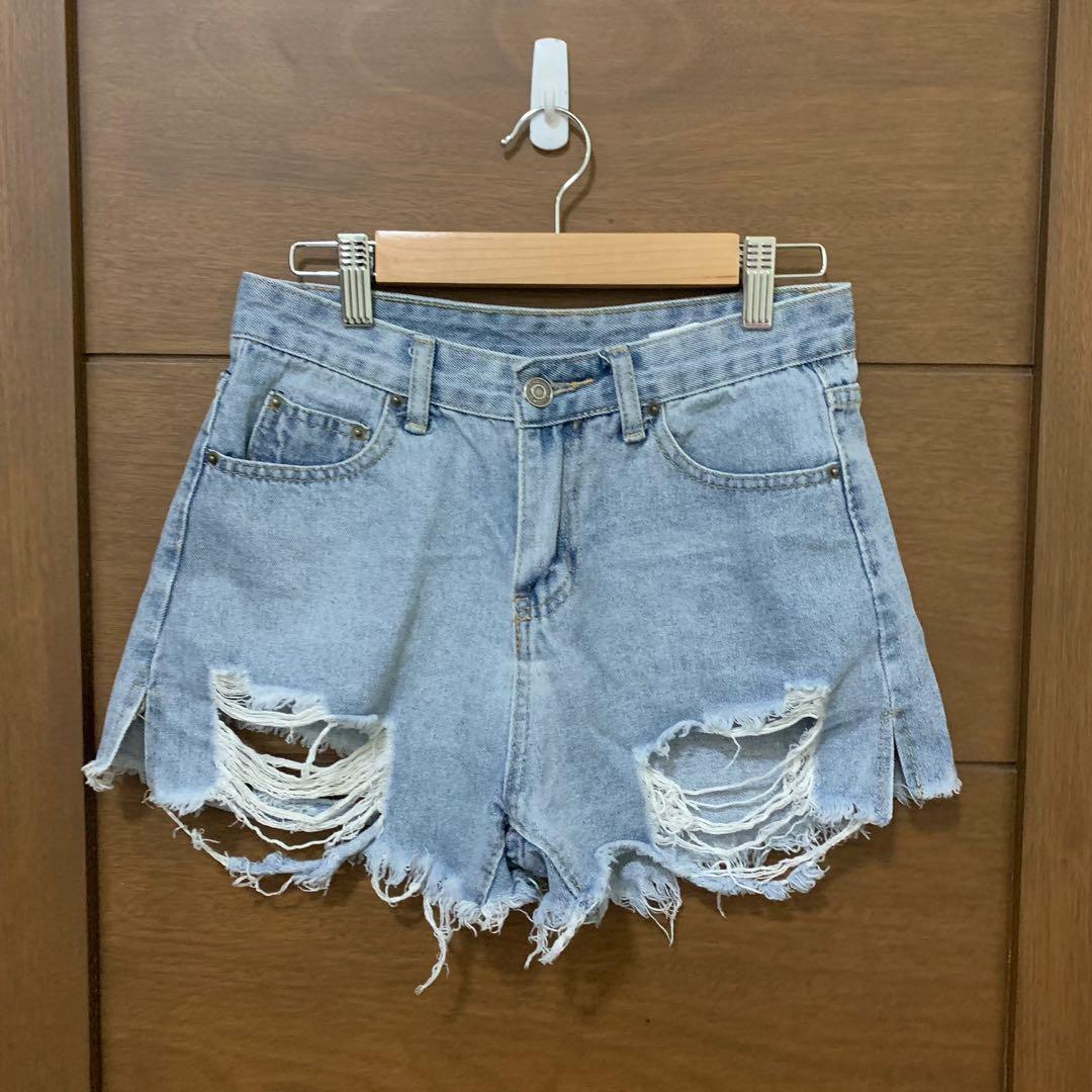 high waisted shorts (Category: Shorts) located in Paranaque City. Submitted by _decluttered (Listing ID 1147485766, Image 1). Description: — fits 26-27 — high waisted — no ww — mop: gcash — mod: ggx or shopee checkout .