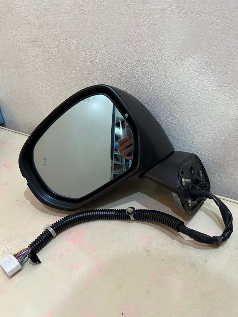2017 Honda Odyssey Side Mirror , Car Accessories, Accessories on Carousell