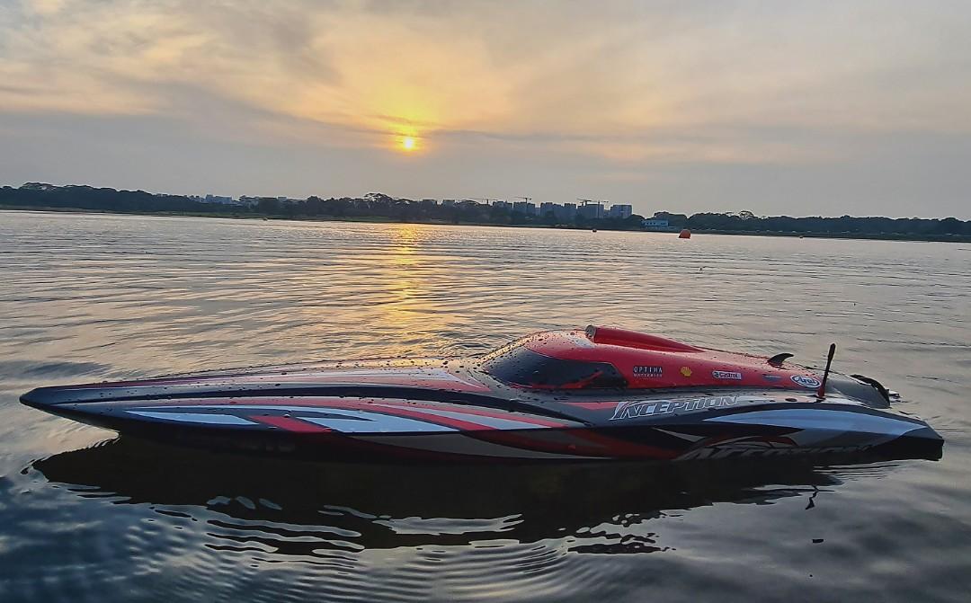 RTR HydroPro Inception Brushless Deep Vee RC boat 950mm ARTR Red