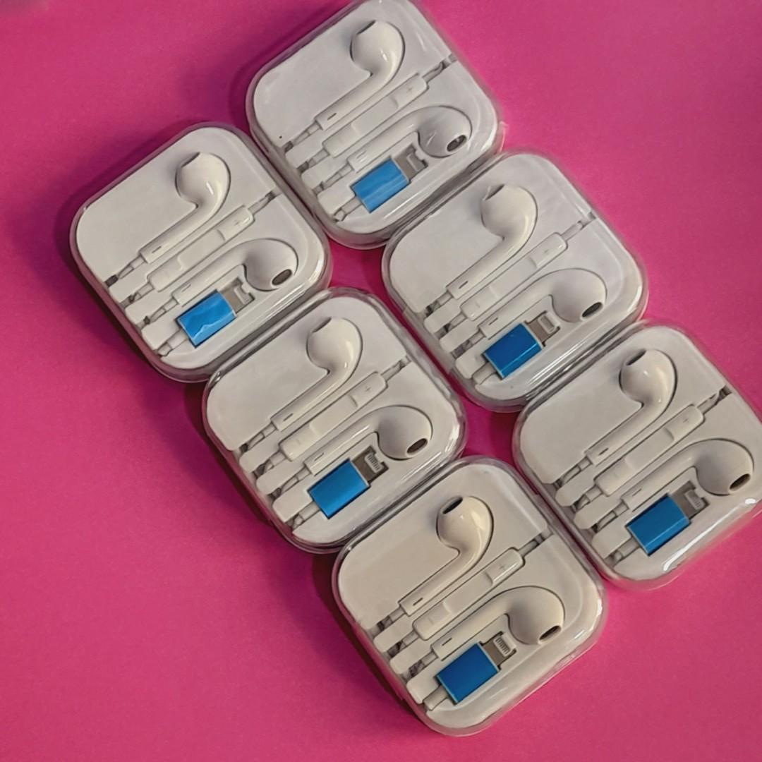 IPHONE LIGHTENING EARPHONES (Category: Earphones) located in Paranaque City. Submitted by audioaddict0517 (Listing ID 1147434302, Image 3). Description: Product Specifications: · Answer/end button · Adjust the volume by pressing the + and - buttons. · Control music and video playback (including play/pause and next/previous) by pressing the center button. · Record important voice memos on supported devices. · Binaural headphones · Ear-bud form fac