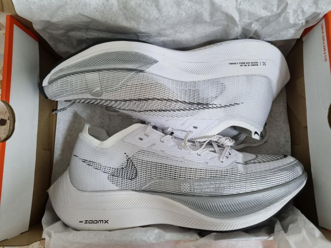 Nike best sale 2 white