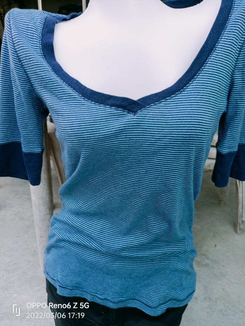 Old navy striped print scoop neckline (Category: Shirts) located in San Pedro. Submitted by shachaaa (Listing ID 1147406882, Image 1). Description: 3/4 sleeves medium in tag still in good condition.