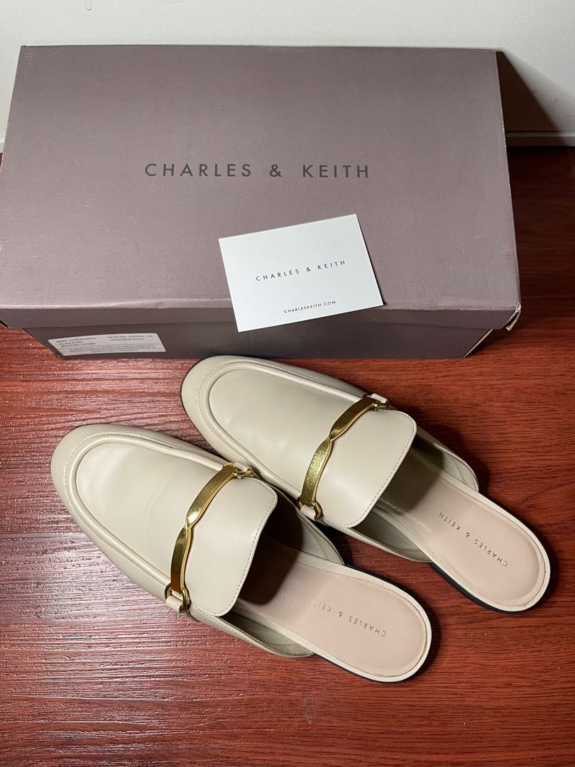 Sepatu sandal Charles Keith Chalk