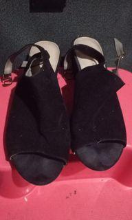 Sepatu tali cosmo label