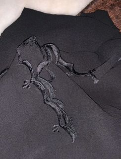 (Category: ) located in . Submitted by poshwardrobe (Listing ID 1147480294, Image 1). Description: .