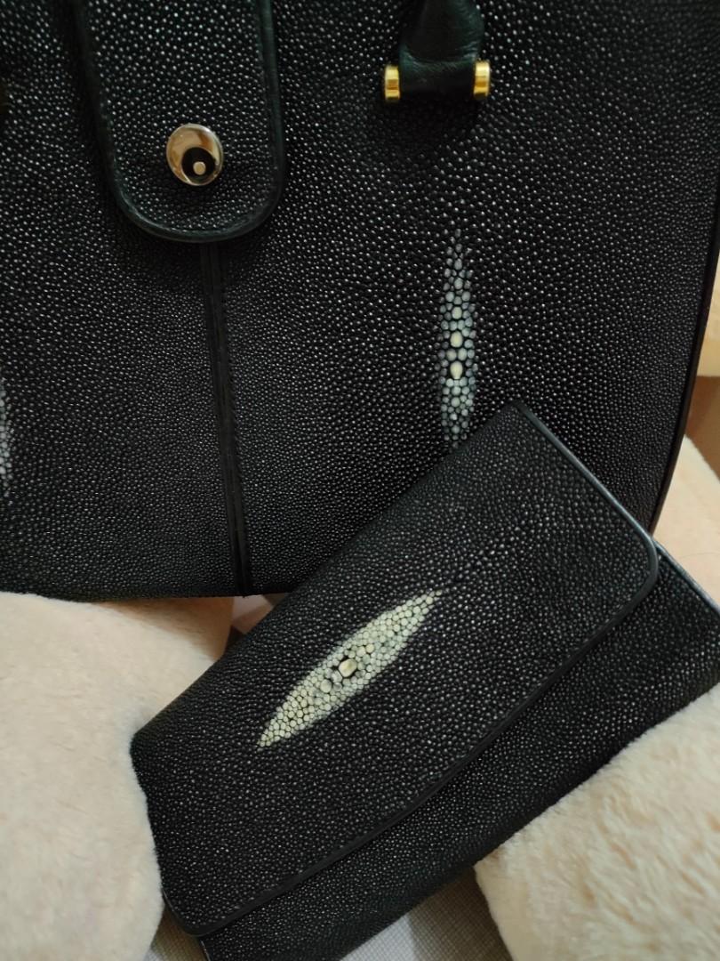 Stingray handbag and wallet (Category: Luxury Bags & Wallets) located in Quezon City. Submitted by prelovee19 (Listing ID 1111239534, Image 3). Description: bundle of bag and wallet Stingray 💯 original in A very good condition (preloved) wallet brand new.
