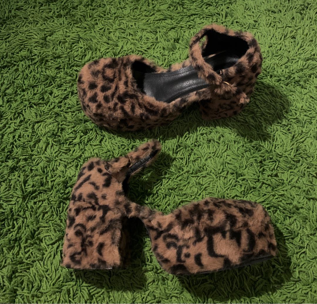 Unif stace best sale platform leopard