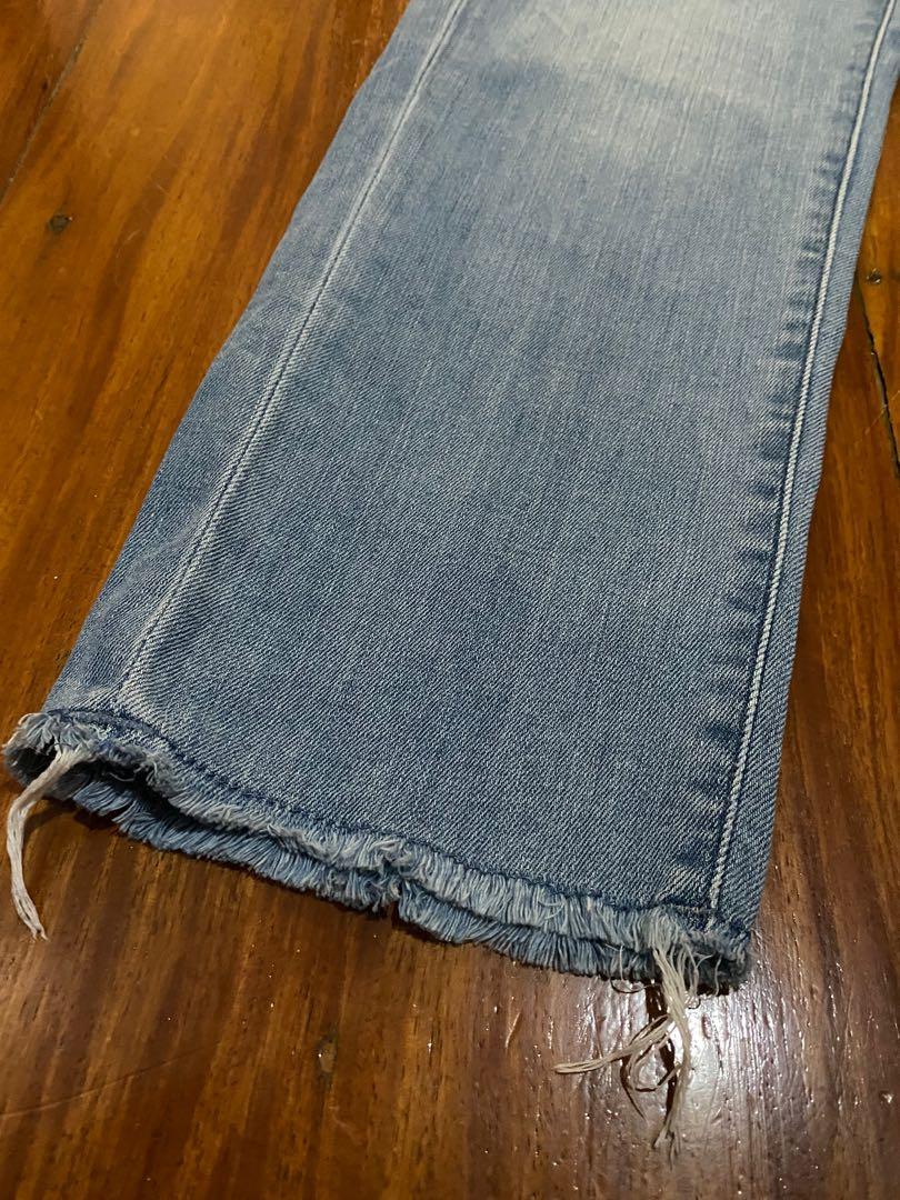 Uniqlo Jeans (Category: Jeans) located in Quezon City. Submitted by buckbids (Listing ID 1147390334, Image 2). Description: 26 waist line.