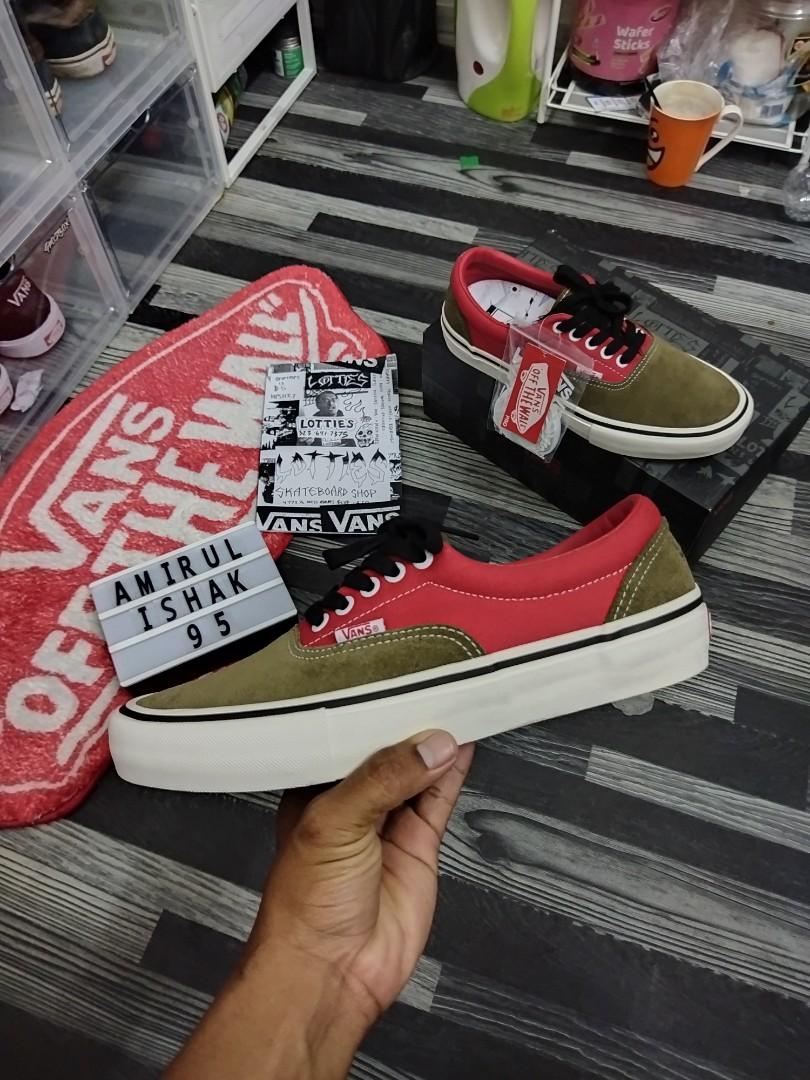 Skateboard shop shop vans