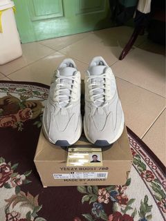 yeezy boost 700 size 11