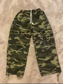 （分類：）位於 。 由 aina.thrift3 提交（商品編號 1147503922，圖片 1）。簡介： 。