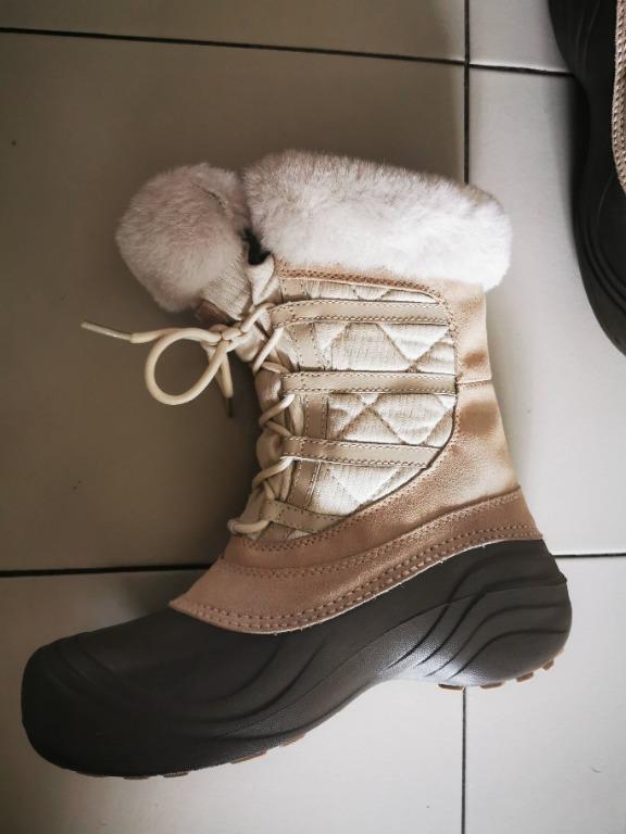 Columbia women's sierra hotsell summette shorty winter boot