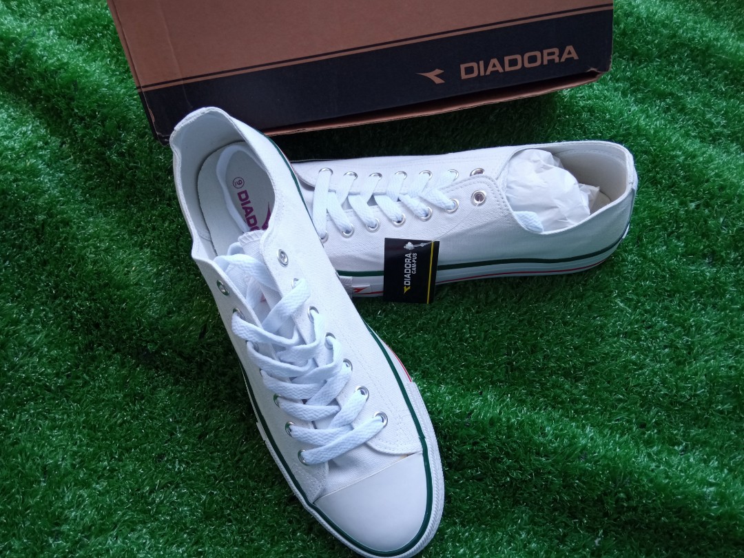 Diadora hotsell shoes white