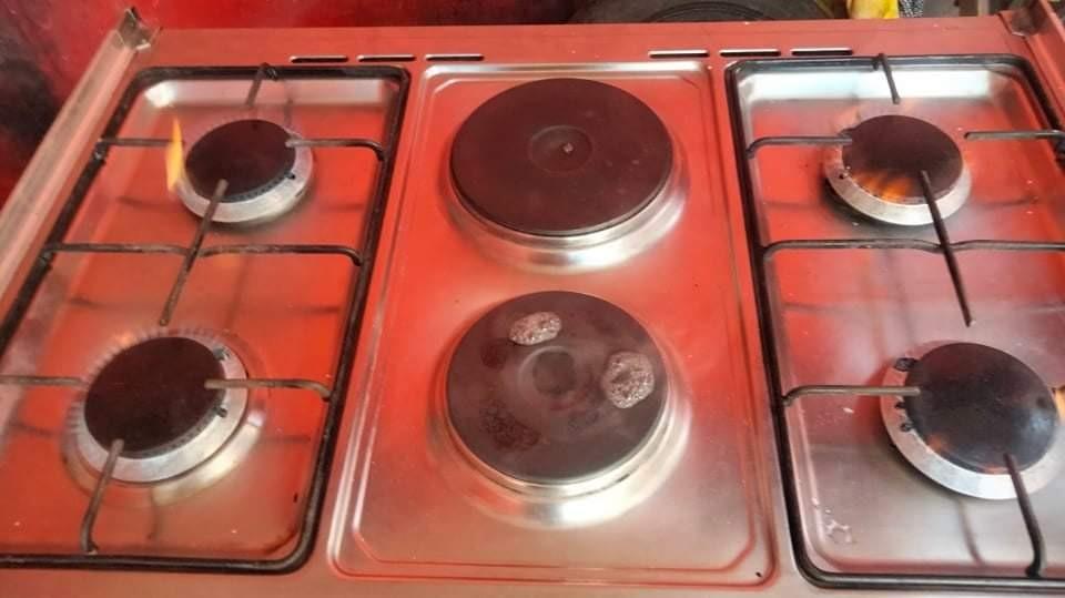 Elba Big Oven Gas Range Electric Plates (Category: Ovens & Toasters) located in Paranaque City. Submitted by gigidrew (Listing ID 1147680689, Image 3). Description: Elba Big Oven Authentic Like New Excellent Working Condition Test All upon pickup Sucat Muntinlupa Big Gas Oven Gas Range Gas Stove Electric Hot Plates Rotisserie Baking Grill.