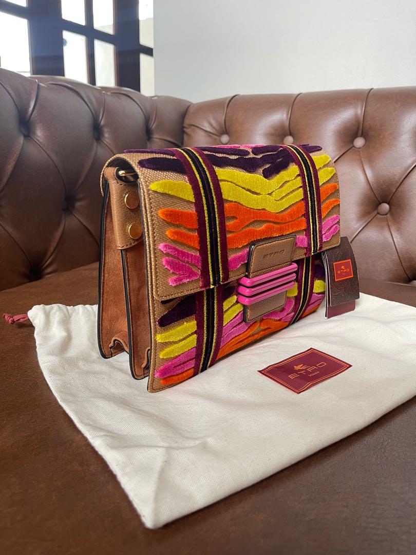 ETRO BAG (Category: Luxury Bags & Wallets) located in Makati City. Submitted by missthing888 (Listing ID 1147563456, Image 3). Description: PRICE NEGOTIABLE .