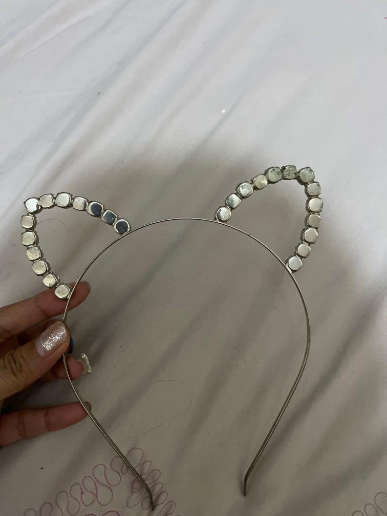 Forever 21 Kitty Headband (Category: Hair Accessories) located in Angeles City. Submitted by ginlyy (Listing ID 1147636376, Image 2). Description: Add 100 for sf.