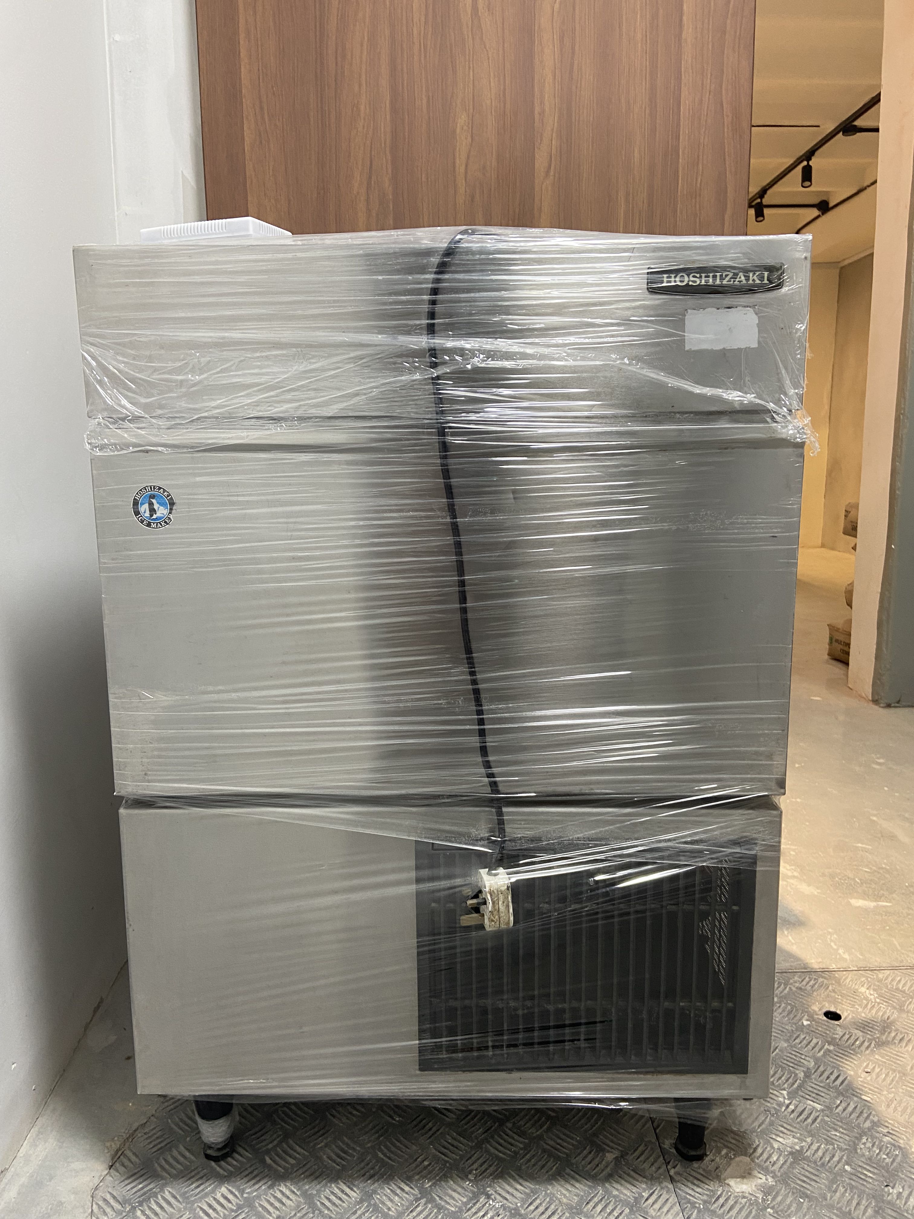 Hoshizaki ice maker IM65LE (Used), TV & Home Appliances, Kitchen