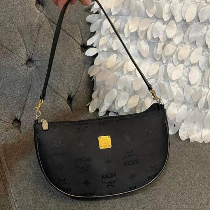Mcm pochette (Category: Luxury Bags & Wallets) located in Butuan. Submitted by jen_pre (Listing ID 1147585472, Image 1). Description: .
