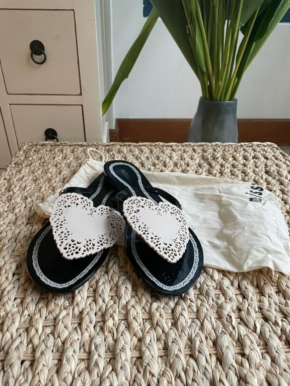 Melissa heart clearance flip flops