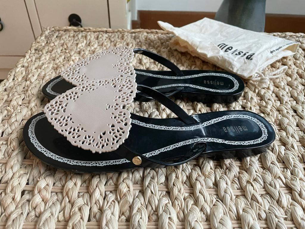 Melissa heart hotsell flip flops