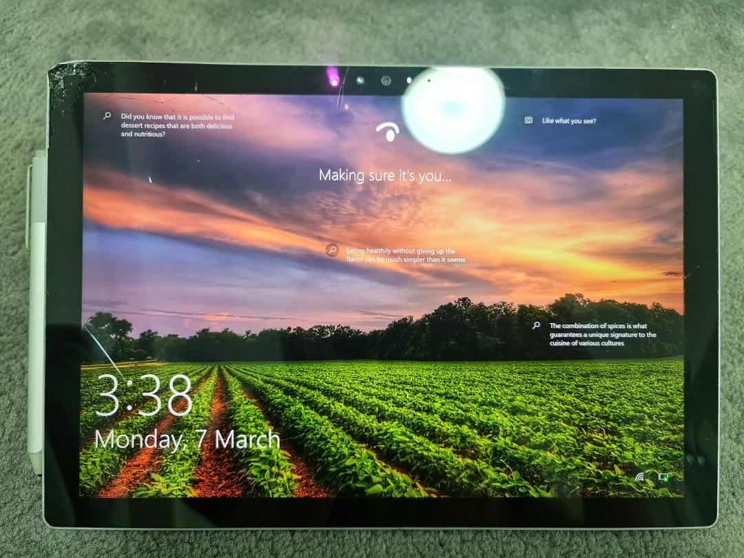 Microsoft Surface Pro 4 (i5, 4GB RAM, 128GB) (with Box!), Computers