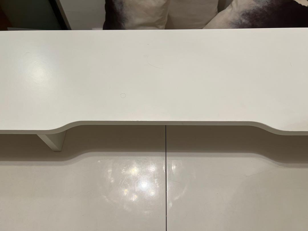 Monitor screen platform (Category: Monitor Screens) located in Singapore. Submitted by focuspocus (Listing ID 1147673772, Image 3). Description: 10 cm high 120cm long 27cm wide. Expand your desk, add more space with this full length monitor stand Deliver another $0-5 depending on location! Not prism, not hp, not dell, not alienware Perfect for your monitor screen to sit on. .