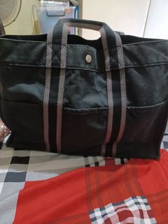 (Category: ) located in . Submitted by preloved.items2018 (Listing ID 1147570918, Image 1). Description: .