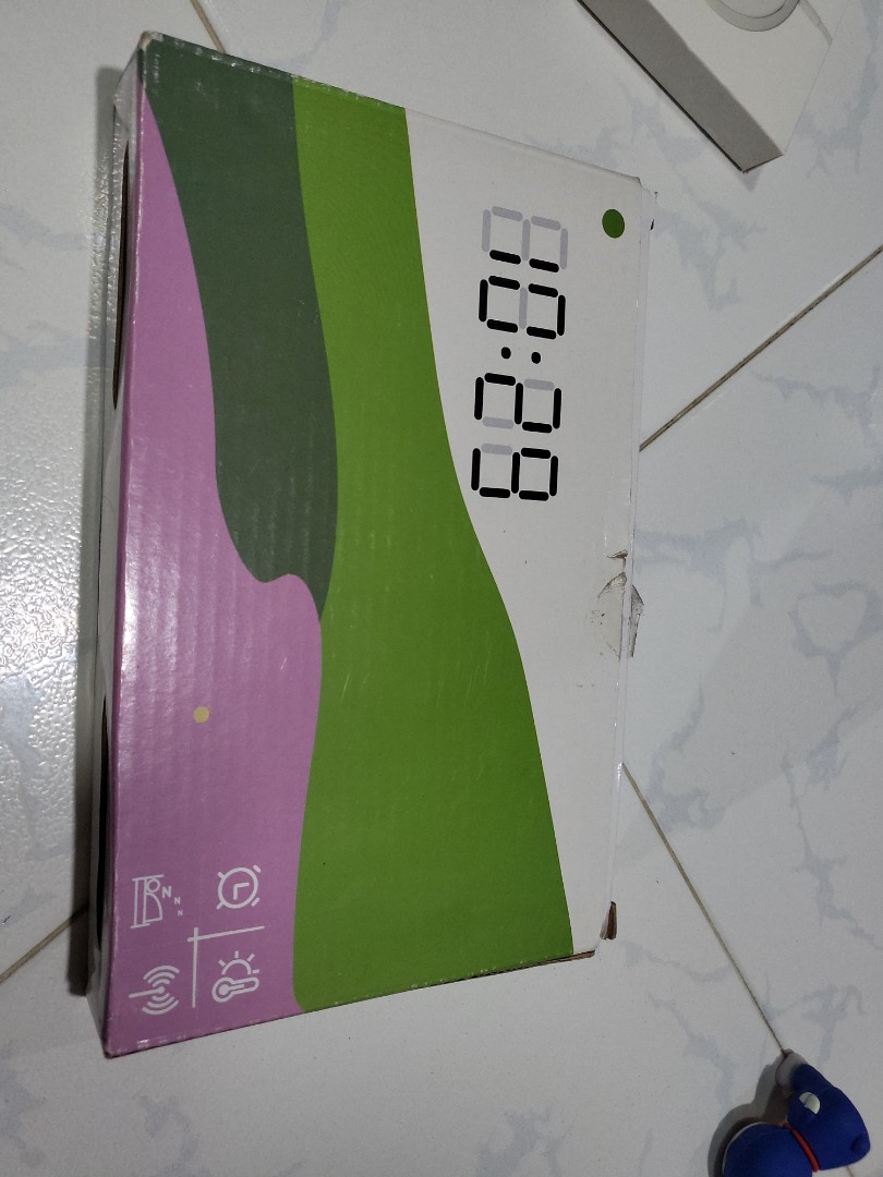 Quigo digital clock, Furniture & Home Living, Home Decor, Clocks on