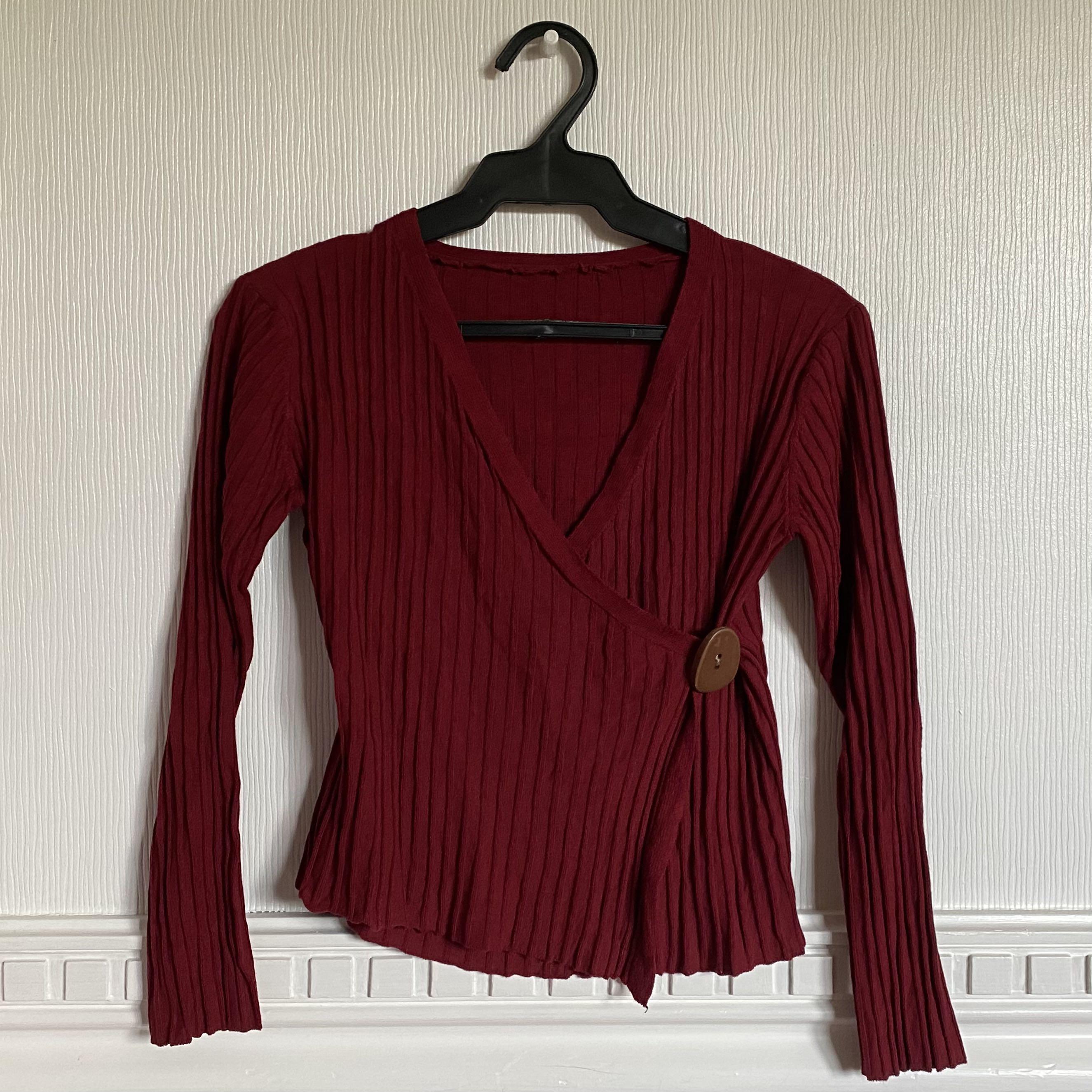 red knitted wrap cardigan top (Category: Longsleeves) located in Quezon City. Submitted by _clemi (Listing ID 1147622248, Image 1). Description: sizes xs to medium .