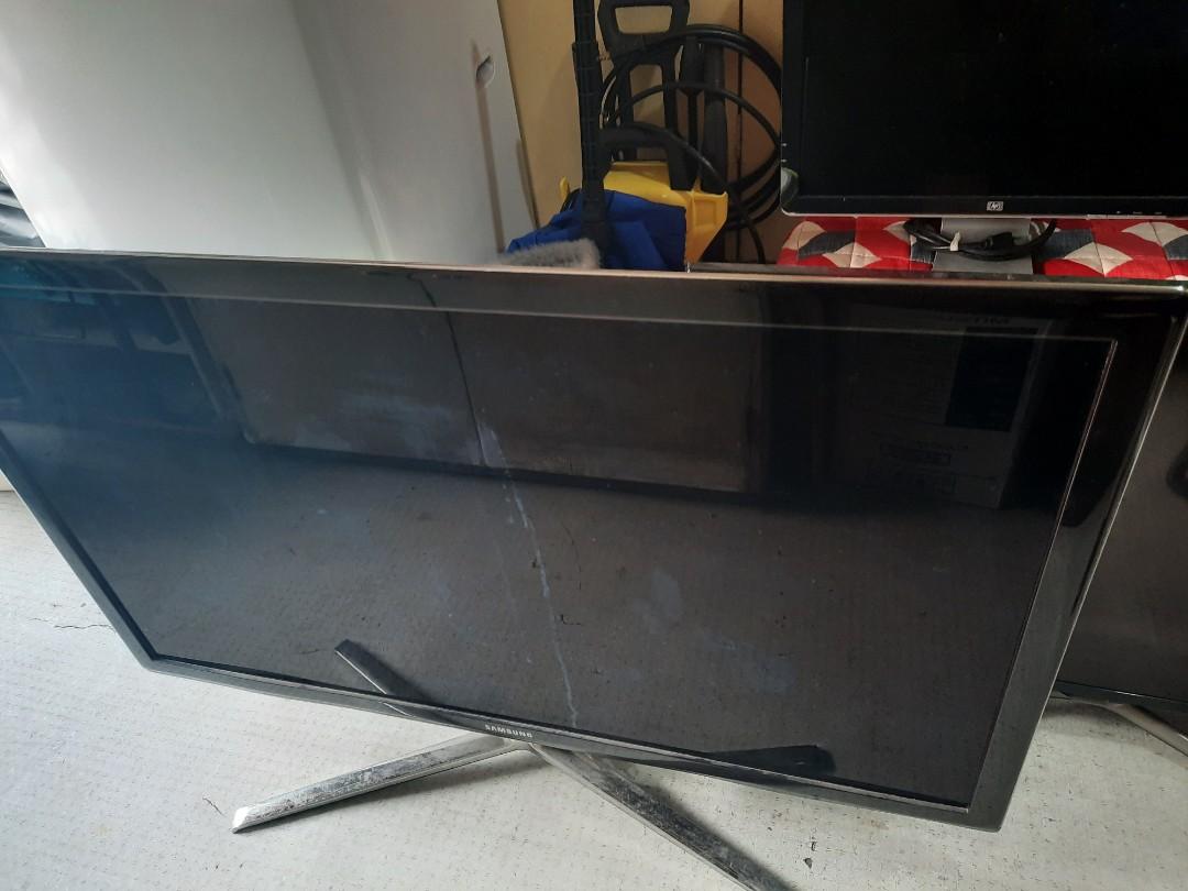 Samsung Led tv for parts and hp monitor parts, TV & Home Appliances, TV
