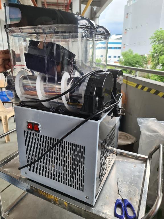 SPACE Slush Machine, Food & Drinks, Other Food & Drinks on Carousell
