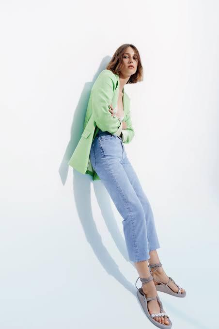 Zara Straight Ankle Length Button Jeans 