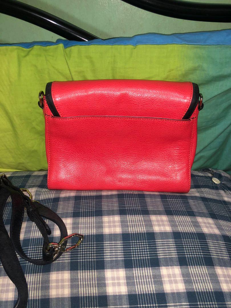 💯 Da Beau collection sling bag (Category: Luxury Bags & Wallets) located in Quezon City. Submitted by macaj_thrift_shop2 (Listing ID 1147728095, Image 2). Description: Like brandnew. Nothing to explain..