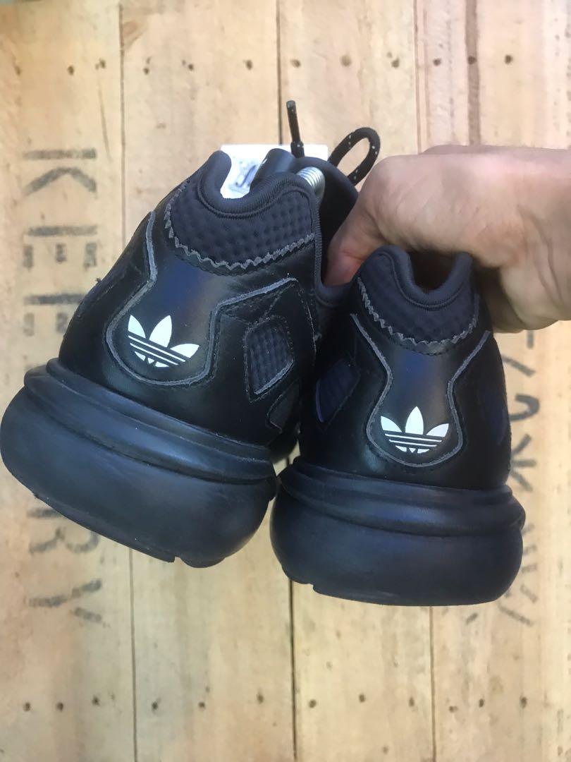 Adidas tubular blackout deals