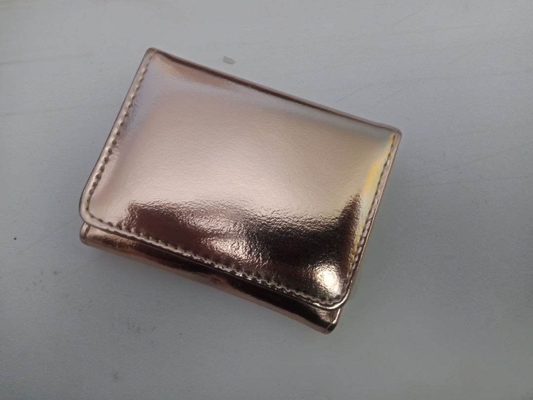 Avon cheap wallet price