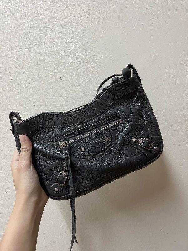 BALENCIAGA HIP CROSSBODY (Category: Luxury Bags & Wallets) located in Cagayan de Oro. Submitted by moiobsession (Listing ID 1147781106, Image 1). Description: Authentic follow us on IG @moiobsession.luxury.