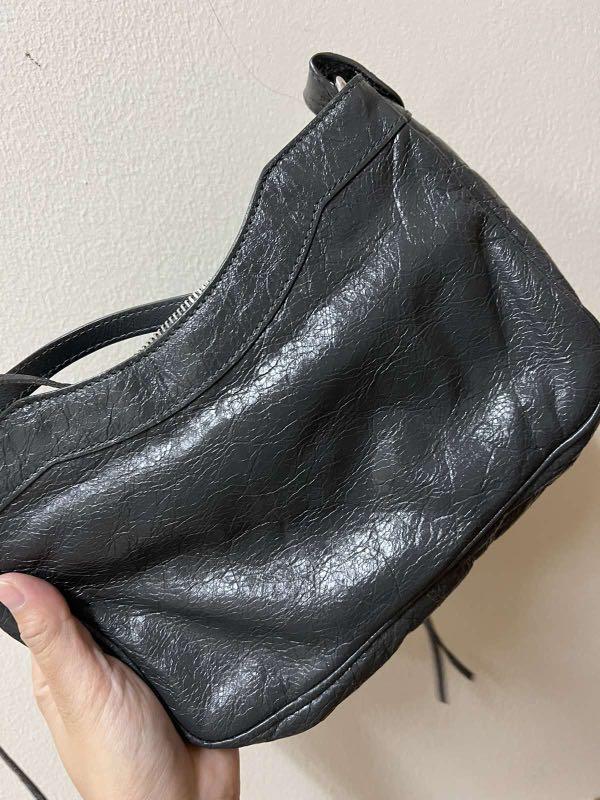 BALENCIAGA HIP CROSSBODY (Category: Luxury Bags & Wallets) located in Cagayan de Oro. Submitted by moiobsession (Listing ID 1147781106, Image 3). Description: Authentic follow us on IG @moiobsession.luxury.