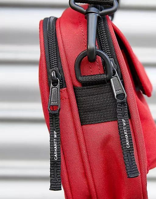 Carhartt WIP Essentials flight bag in red