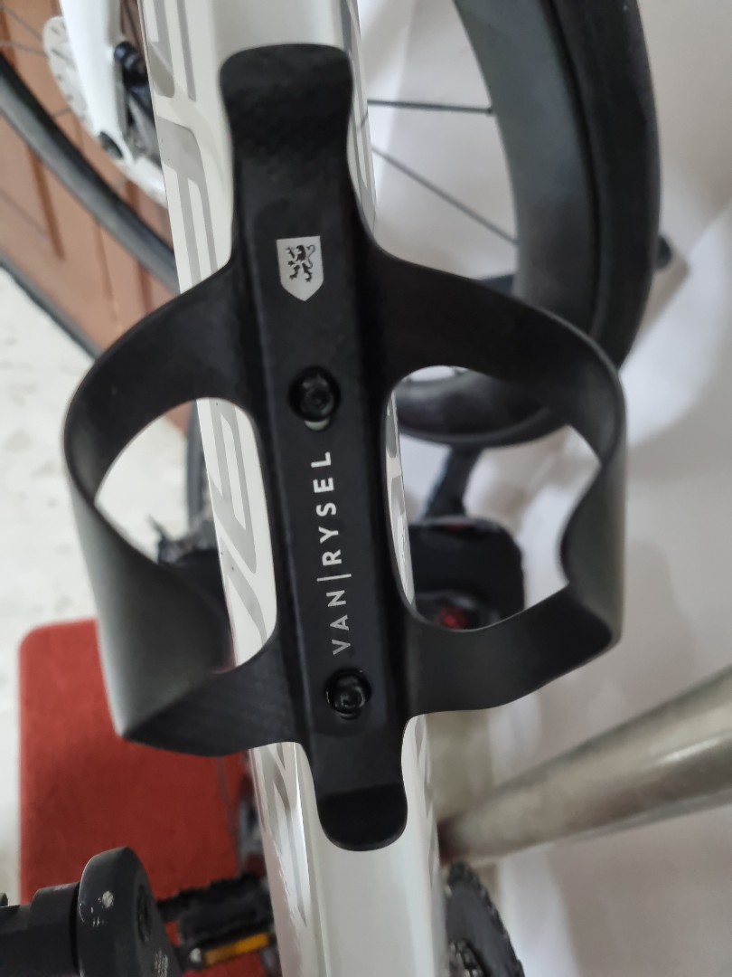 Decathlon carbon bottle cage