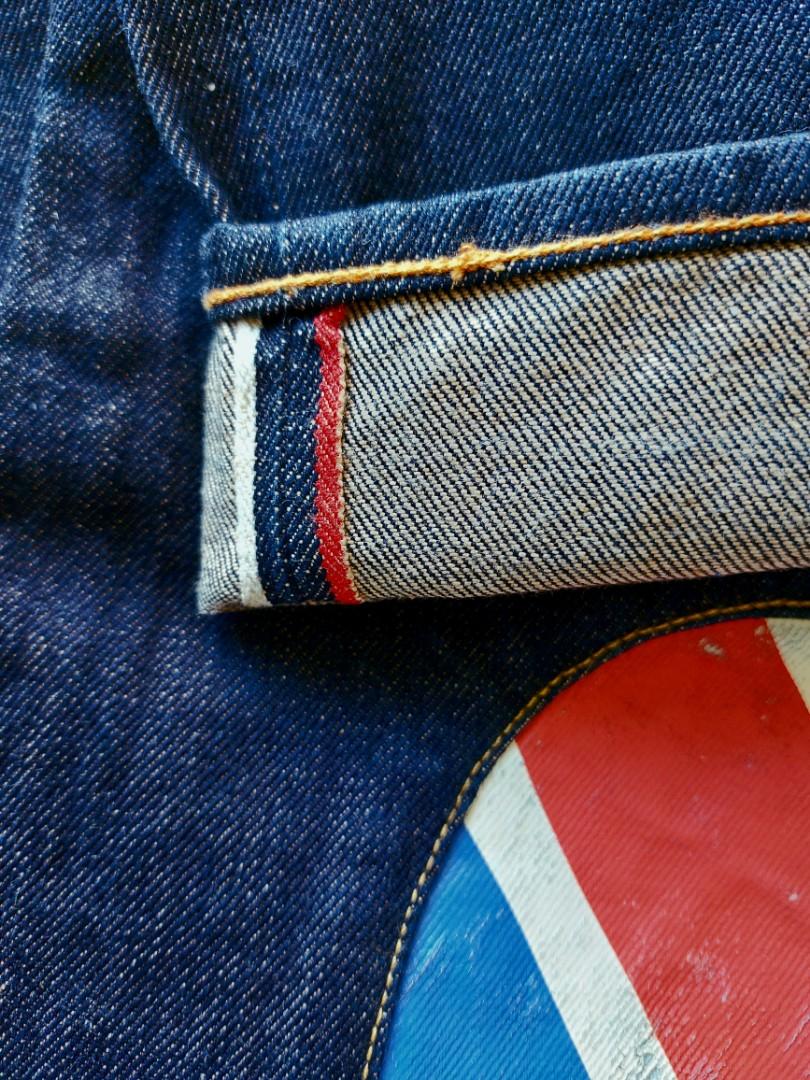 EVISU （分類：牛仔褲）位於 Hong Kong。 由 garyleung0607 提交（商品編號 1147779396，圖片 3）。簡介： 賺自D-Mop“EVISU“絕版大M~英國旗限量 Limited edition 牛仔褲 修身直腳 (cutting 似Double RL) 腰圍: 34吋(實腰) / 褲長: 41吋 / 褲腳: 8吋多d / 紅白線褲骨👍 只洗了一次(洗後已冇穿著)，好挺身，冇改過褲腳原裝車線。 ** 請留意 ～ 因長時間摺放，褲後圖案(圖2)有破損。 有心買可小議😊。