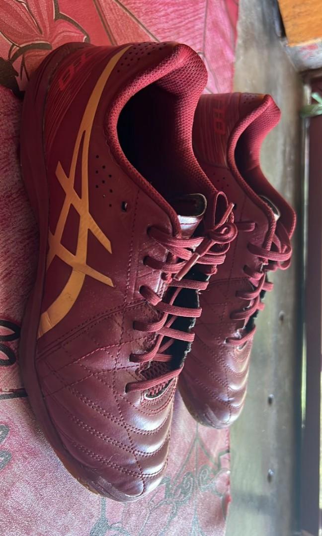 Kasut Futsal Asics calcetto wd8 maroon Men s Fashion Footwear