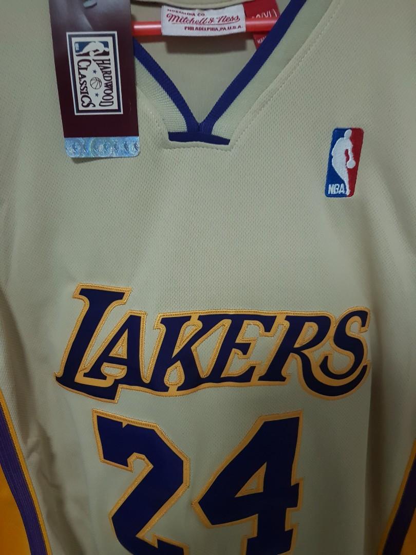 Kobe bryant premium sale gold jersey