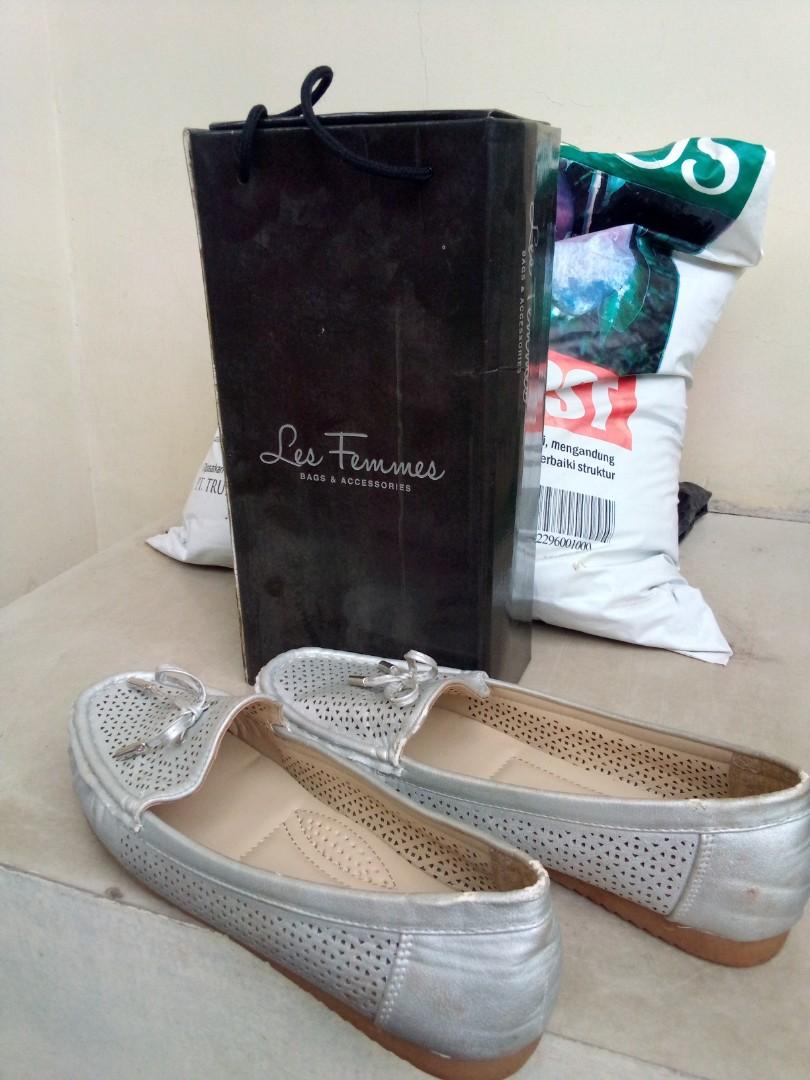 Less femmes shoes store