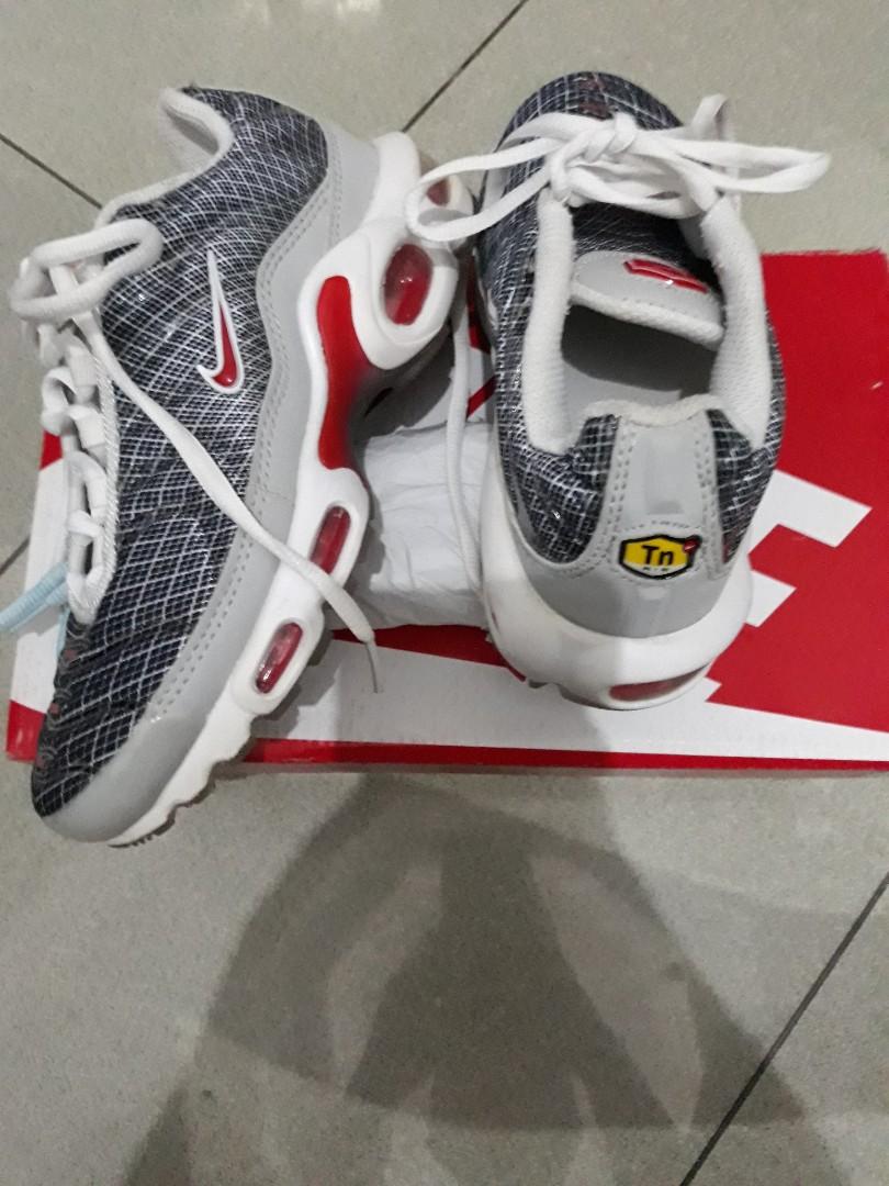 IWD2022 NIKE AIR MAX PLUS TN OG NEUTRAL GREY