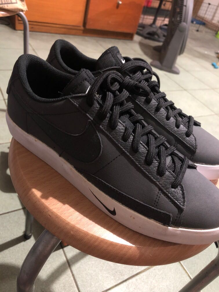 low black nike