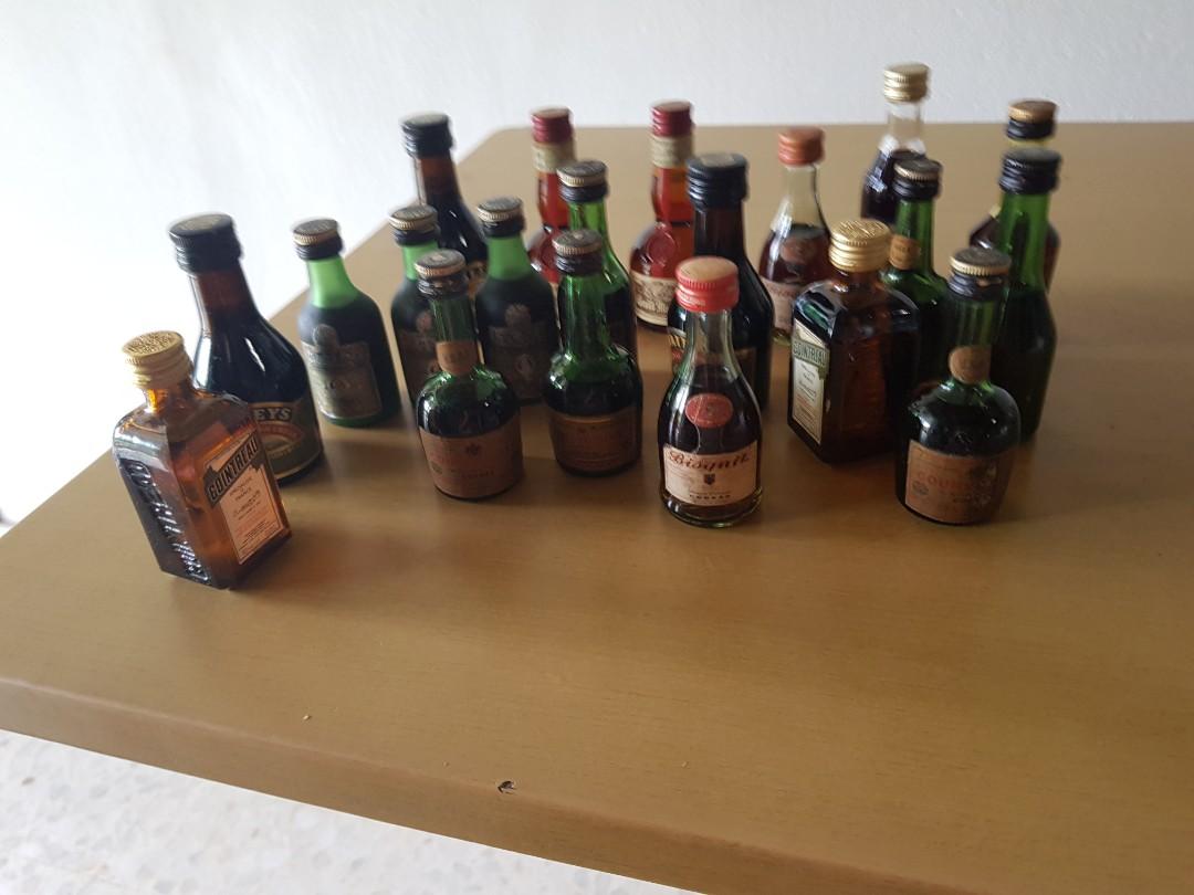 Sample mini wine . (Category: Alcoholic Beverages) located in Singapore. Submitted by khor_cl (Listing ID 1147711673, Image 1). Description: selling at $2 each. for display..